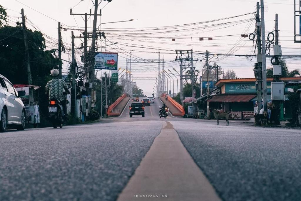 Sleepbox Hostel Suratthani Surat Thani Dış mekan fotoğraf