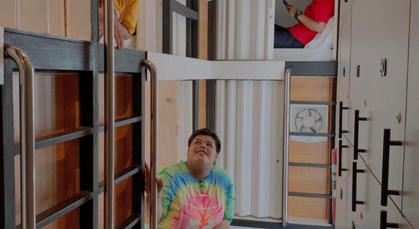 Sleepbox Hostel Suratthani Surat Thani Dış mekan fotoğraf